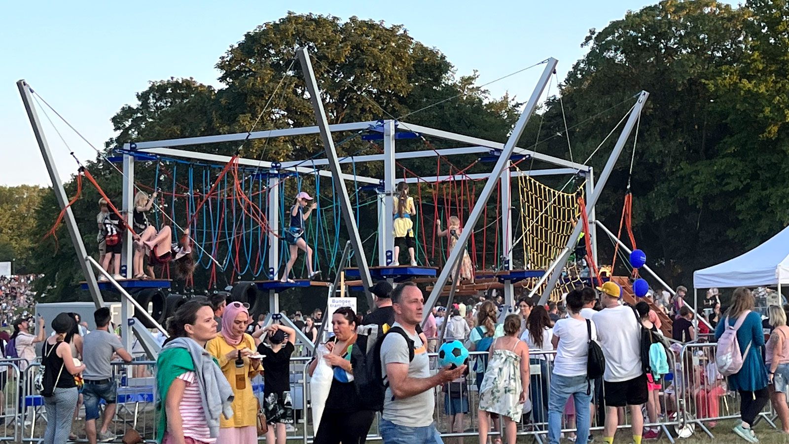 Hochseilklettern beim Ballonfestival Bonn